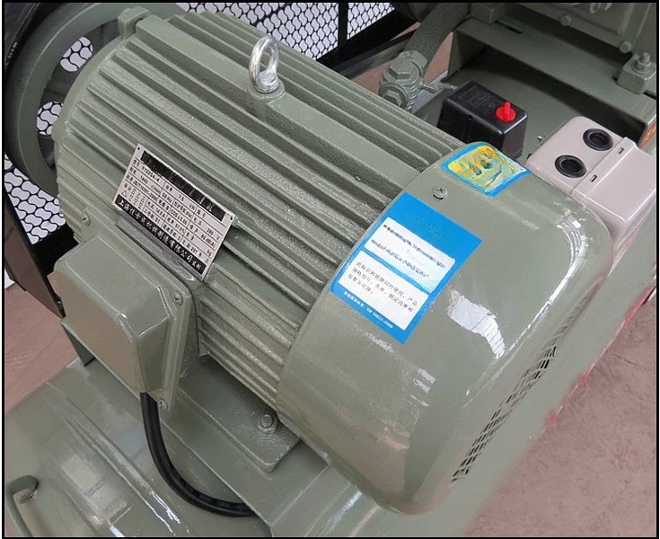 Low Noise Piston Air Compressor Industrial Machine 7.5 kW 10 HP with 220 Liter Fuel Tank