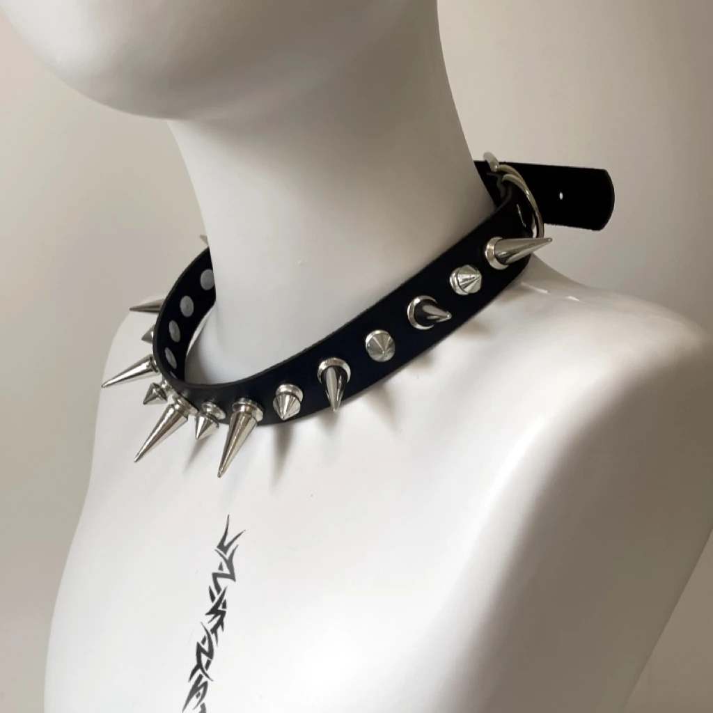 Women Punk Rivet Necklace Y2K Girl Harajuku Gothic Black Choker Necklace Spicy Girl Collarbone Chain Rock Neck Chain Jewelry
