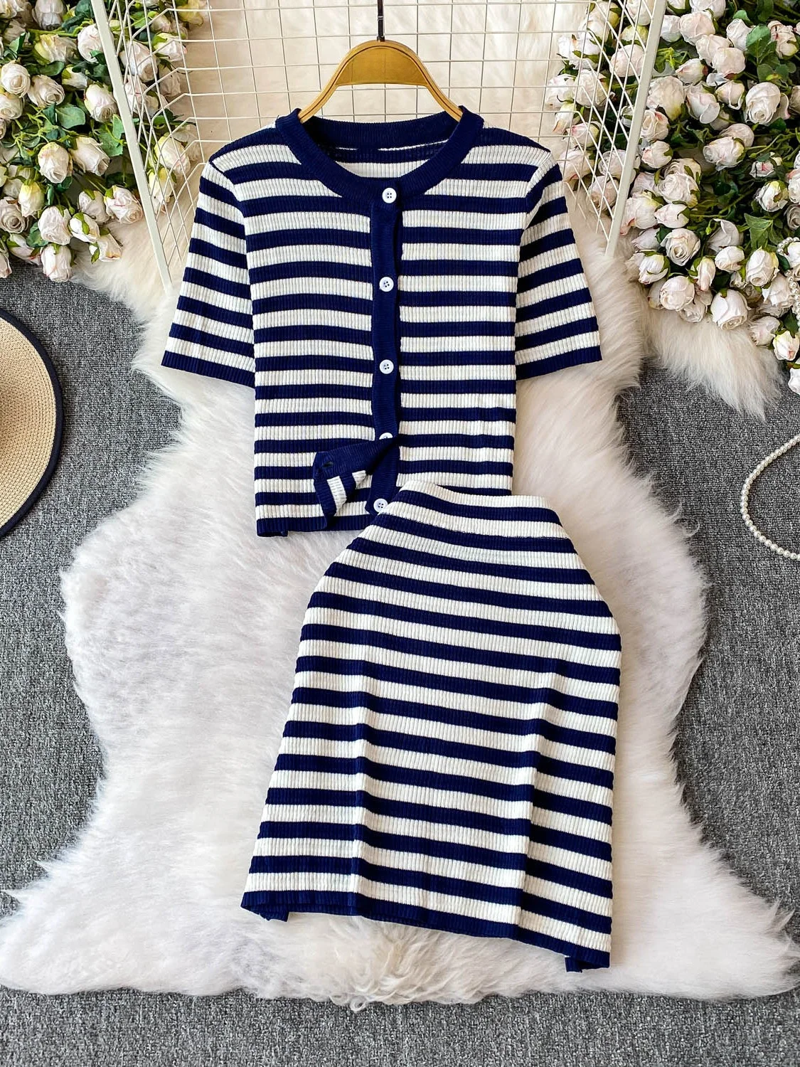 

Faionable Striped Single Button round Ne ort Sve Knitted Top And High Waist Slim Fit ort Skirt Two Piece Set