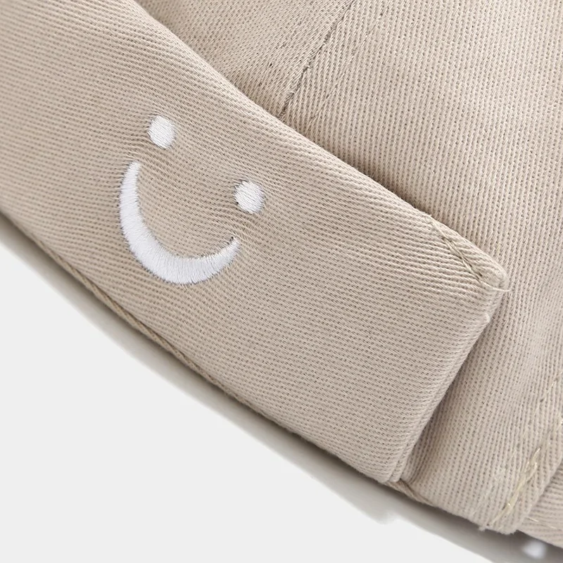 Einfache Smiley-Gesicht bestickte Baumwolle Vermieter Hut Männer und Frauen trendige randlose Melone Guppi Cap Baskenmütze trendige Hip-Hop-Mütze – Detail 5