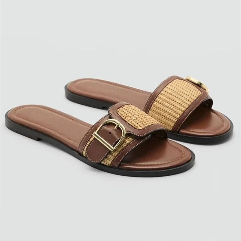 

Женские тапочки на плоской подошве с металлической пряжкой, новые летние нескользящие повседневные пляжные туфли с открытым носком, тканые модные сандалии для женщин, шлепанцы
