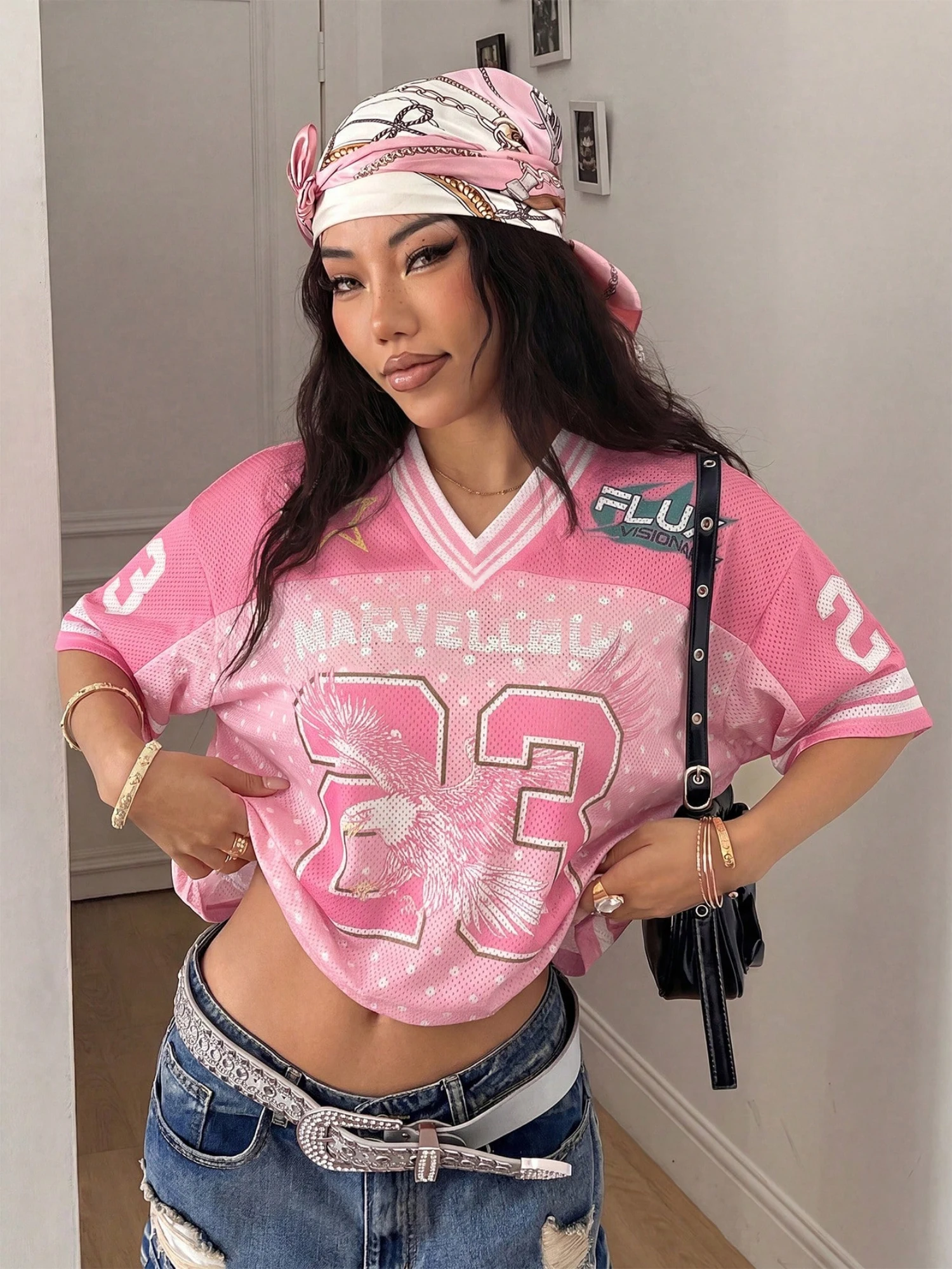 Damen Sommer-T-Shirt mit rosa Zahlen-Print, lässig, atmungsaktives Mesh-Gewebe, V-Ausschnitt, Sport-Jersey, Y2K Hip-Hop Vintage Mode Streetwear – Detail 4