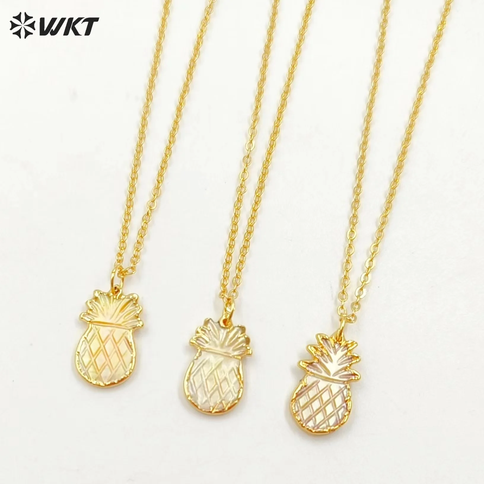 WT-N1082 Wholesale Lovely Pineapple Gold Bezel Setting Colored Shell Pendant Mini Fruit Shape Necklace For Women Jewelry Gift