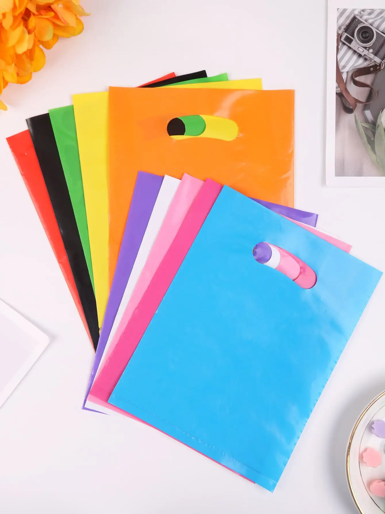 10pcs Plain Color Gift Bag, Simple Portable Plastic Gift Bag For Birthday Party