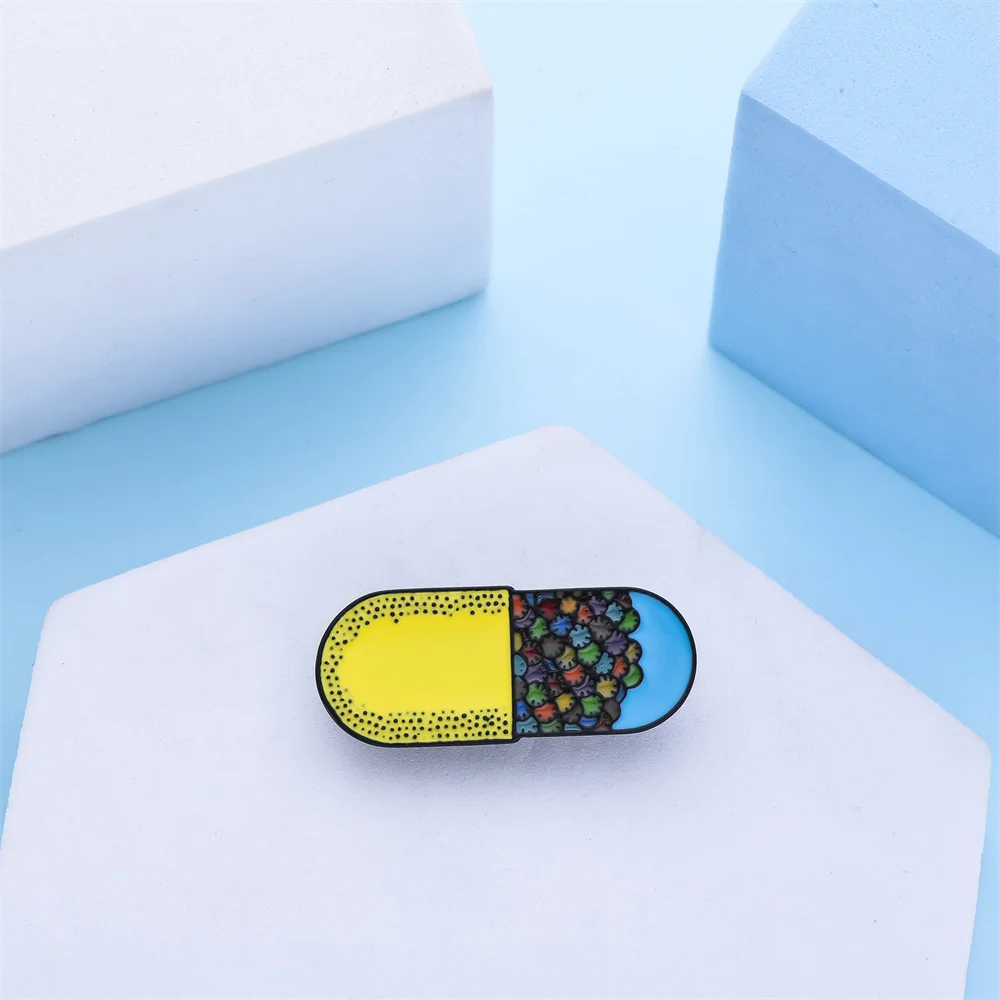Harong New Capsule Pill Enamel Pin Exquisite Cute Medical Chemistry Science Badge for Friends Fashion Brooch Jewelry Gift