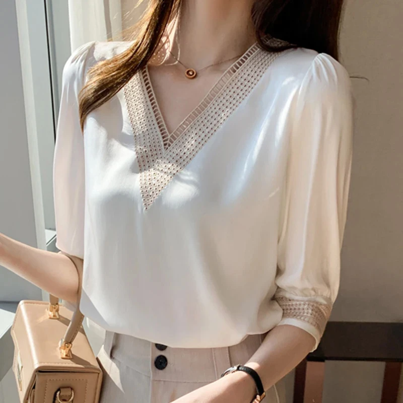 2025 élégant broderie demi manches blanc femmes Blouses col en v lâche en mousseline de soie hauts décontracté dentelle chemise bureau dame Blouse 13366