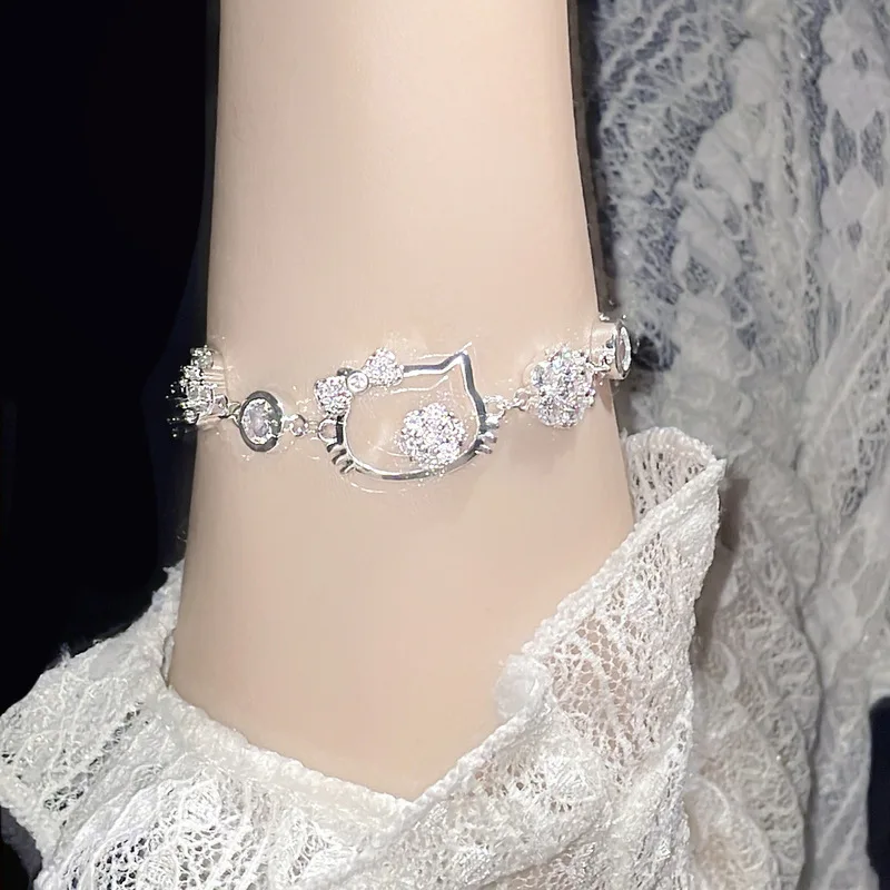 

Sweet Cool Cat Head Bracelet Elegant Simple Style Flower Water Diamond Girls Lovely Wristband Perfect Accessory For Anime Fans