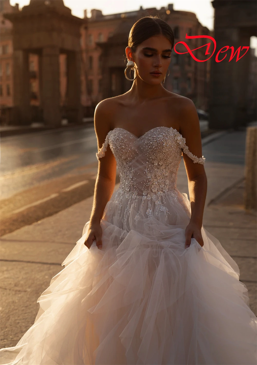 

Customized Luxury White Organza Wedding Dress Exquisite Strapless Off the Shoulder Short Sleeves Court Train Bridal Gowns