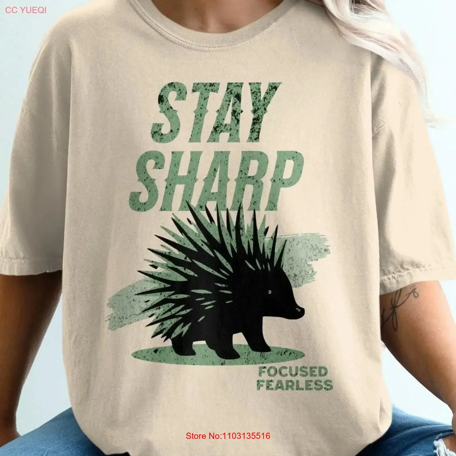 T-shirt Épingle-de-choin 'Stay Sharp' Amusant, Focalisé, Sans Peur pour les Amateurs d'Animaux et de la Nature, Style Décontracté, Vintage, Effet Délavé