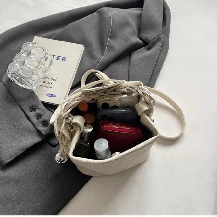 صيف جديد أزياء كبار الملمس دلو حقيبة الترفيه بسيطة أجنبية أنيقة أنيقة لون نقي قيمة لون عالية حقيبة كروسبودي الإناث