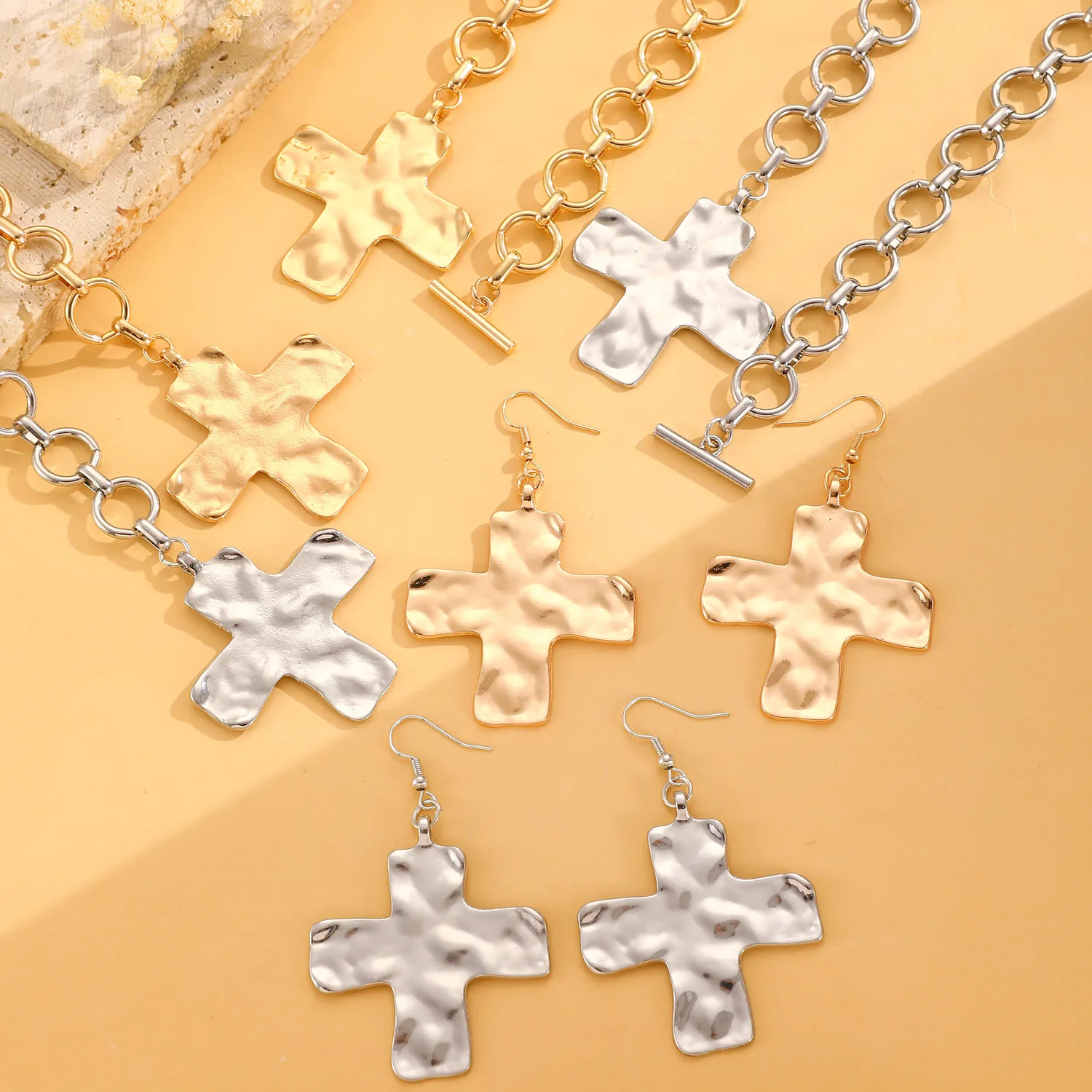 Alloy Cross Pendant Clavicle Chain for Women Electroplated Geometric Design Smooth or Vortex Texture Hollow Pearl Turquoise Cont