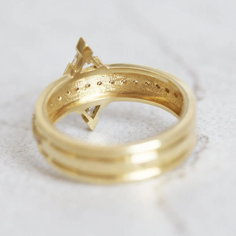 Huitan Gold Color Wedding Rings for Women New Trendy Design Triangular Cubic Zirconia Luxury Rings Engagement Party Lady Jewelry