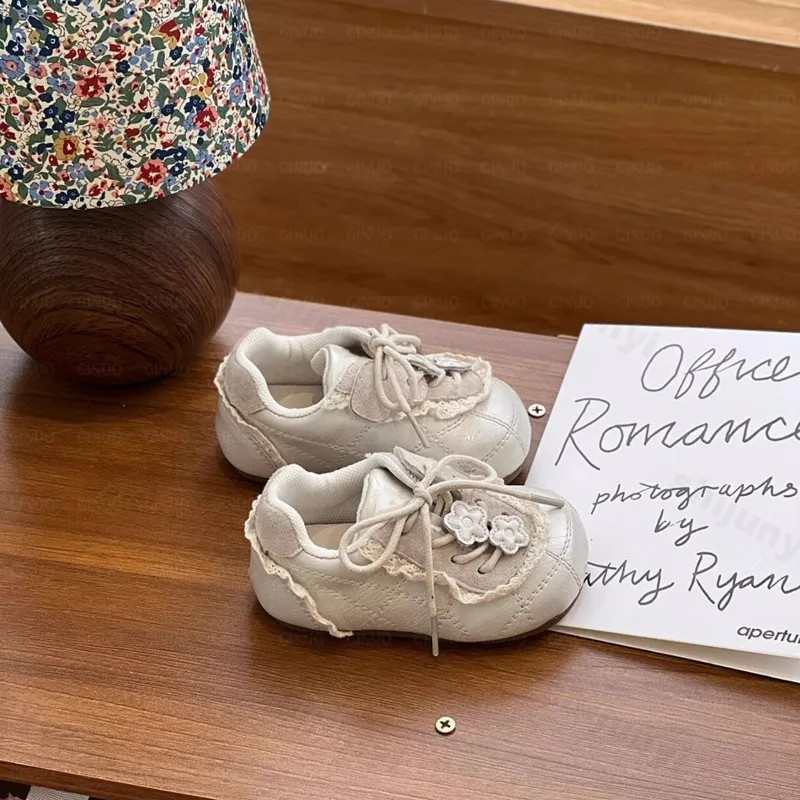 الفتيات عارضة أحذية الخريف جديد الأطفال في الهواء الطلق عدم الانزلاق أحذية مشي مريحة خفيفة الوزن لينة وحيد أزياء من الدانتل يصل أحذية رياضية