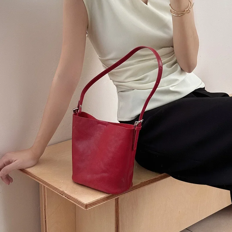 

Head Layer Cowhide Bucket Bag, Women's Leather High-end Feeling 2024 New Single Shoulder Crossbody Women's Bag, Armpit Bag