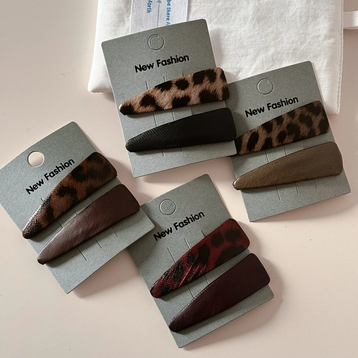 

Leopard Leather Triangle BB Clip Texture Fabric Hair Side Clip Fashion Simple Bangs Side Clip Women Hair Styling Accessories New