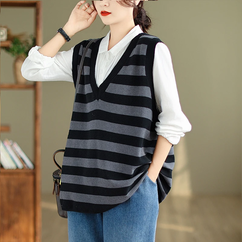 Spring New Literary Vintage Sweater Vest Women\'s Print V-neck Stripe Patchwork Loose Fashion Casual Simple Knitted Vest Top 2024