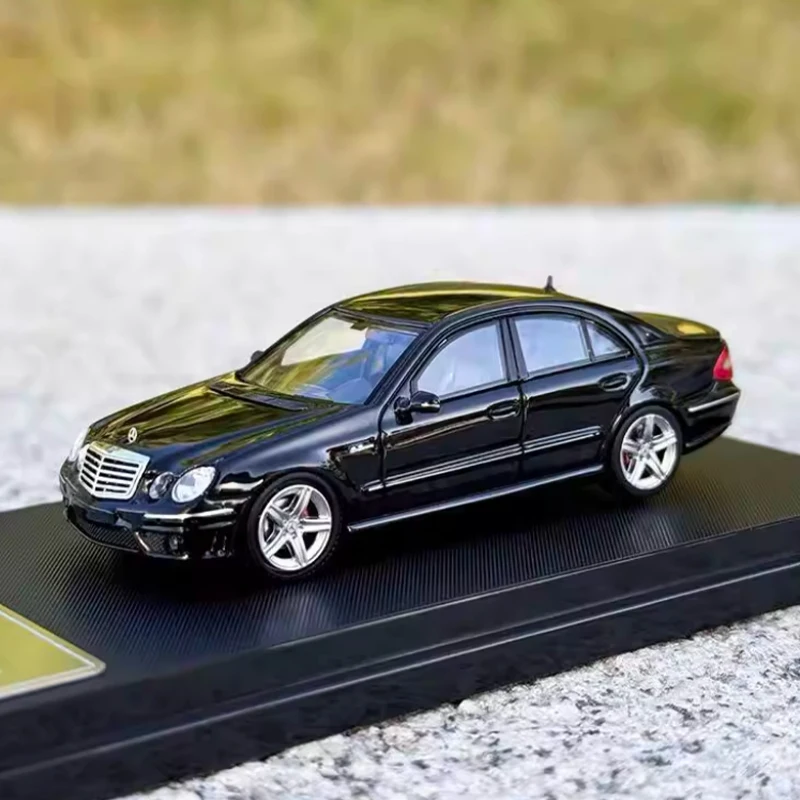 

Литой под давлением оригинальный масштаб 1:64 E63 W211, модель из сплава, имитация классического украшения, хобби, сувениры, коллекция подарков, статический дисплей