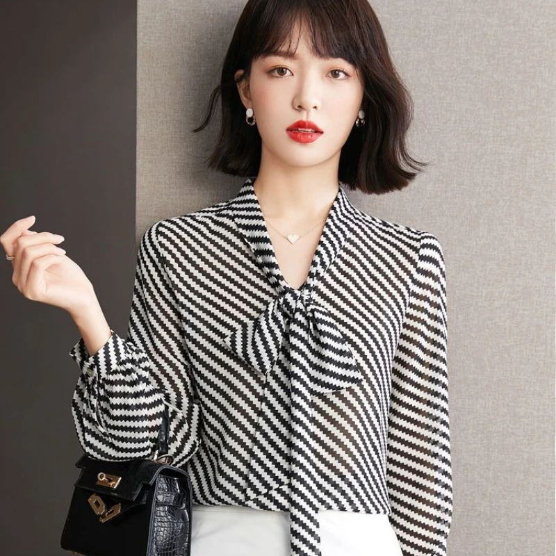 

Шифоновый женский топ с v-образным вырезом, элегантная молодежная одежда 2025 года, новая коллекция, красивая уличная одежда, новинка, базовые рубашки и блузки для женщин