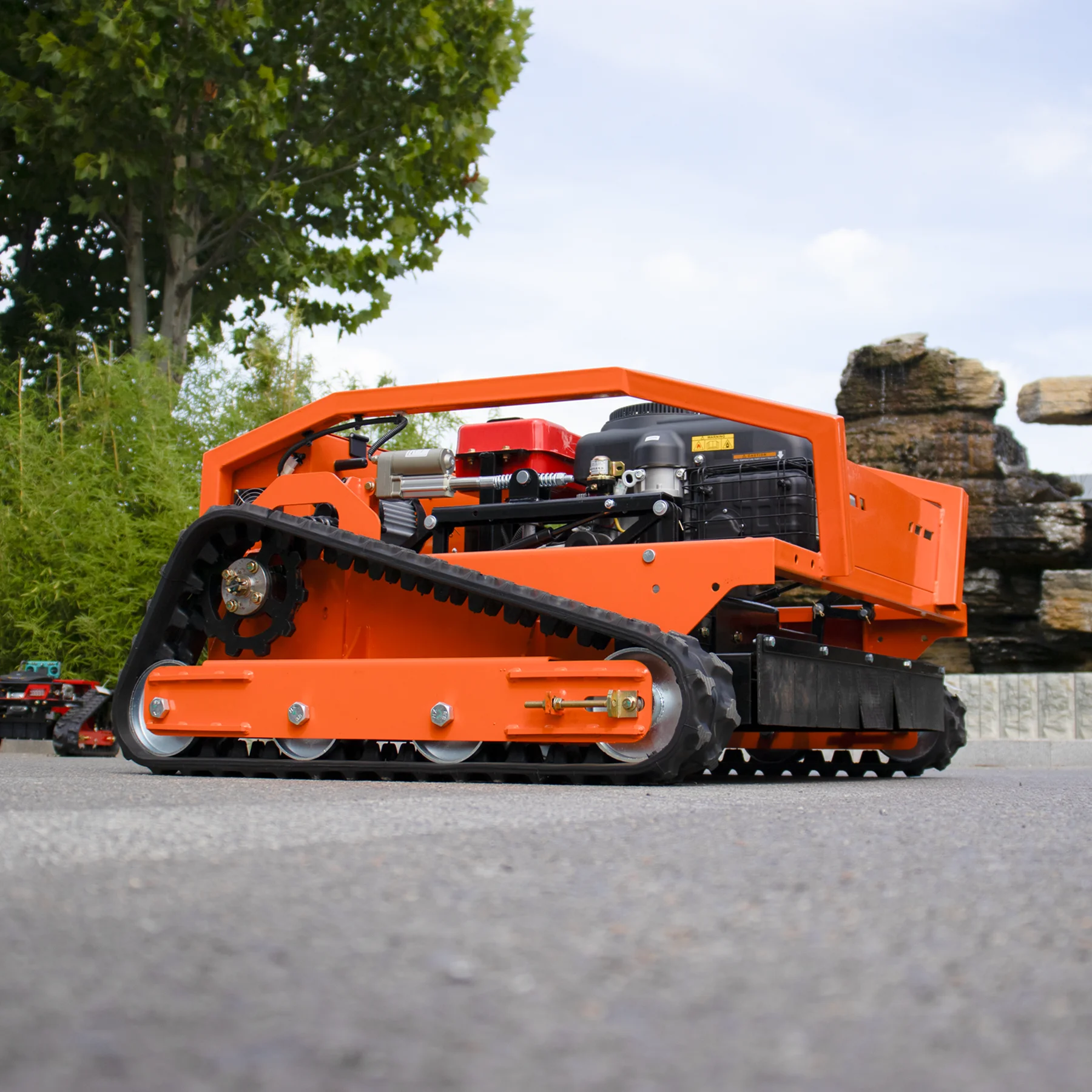 

Автоматизированный комплекс Automated4000 ㎡ Эффективность кошения 1000 мм, двойные лезвия, поддержка 60 ° Сельскохозяйственная техника EPA/EUR5 для ухода за газонами в сельской местности