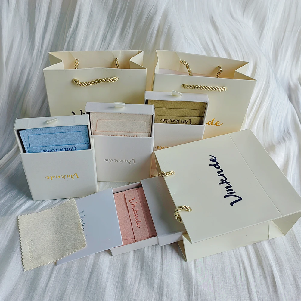 مجموعة صناديق مجوهرات شخصية باللون البيج حافظة منقوشة مخصصة لتلميع القماش حقائب هدايا لحفلات الزفاف والذكرى السنوية هدية عيد الحب