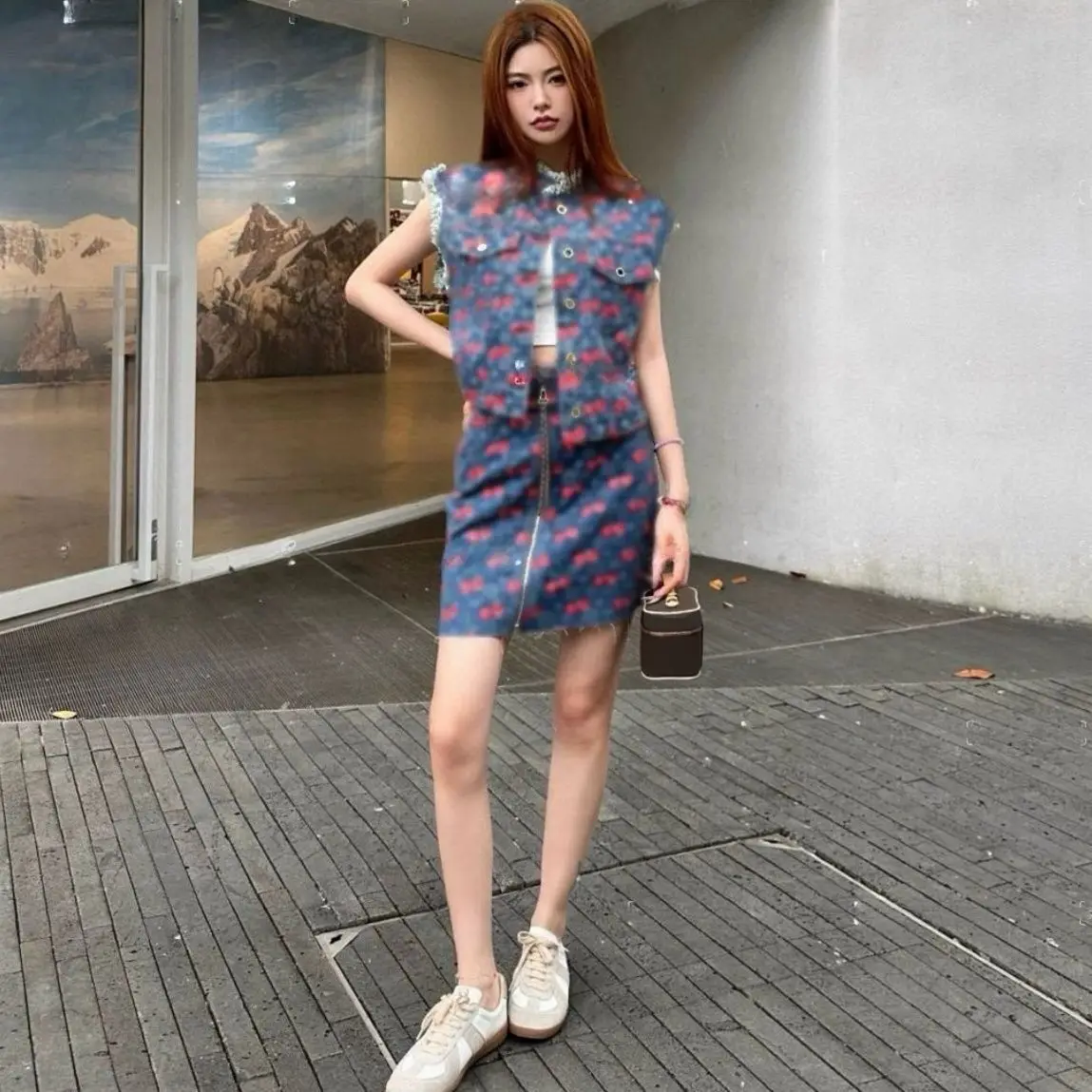 

Faionable Casual Denim Set Vest And High Waist Skirt Cherry Embroidery Trendy Floral Print Winter 204 Ladies Ensemble