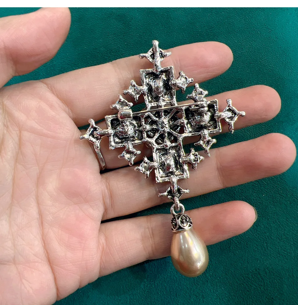 New Baroque Rhinestone Brooch  For Women Retro Metal Cross Pearl Temperament Coat Collar Pin Corsage Party Jewelry Accessories