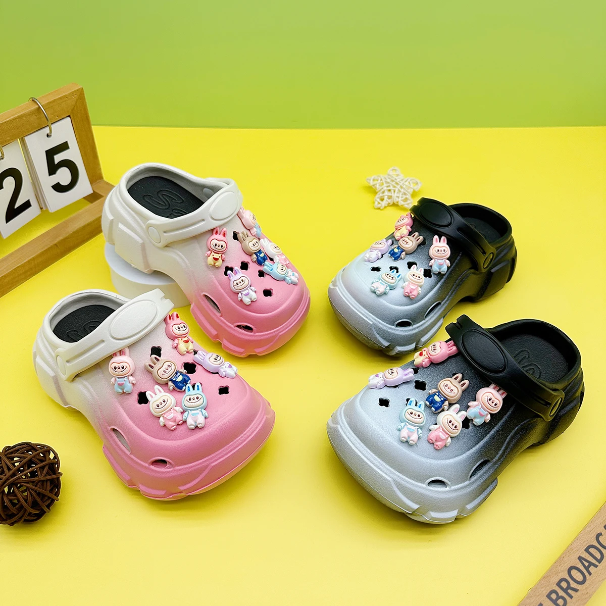 

Cute and Versatile Family Slippers for Boys and Girls, New Colorfulful Eva Clogs, Soft-Soled Non-Slip Toe-Cap Sandals 606