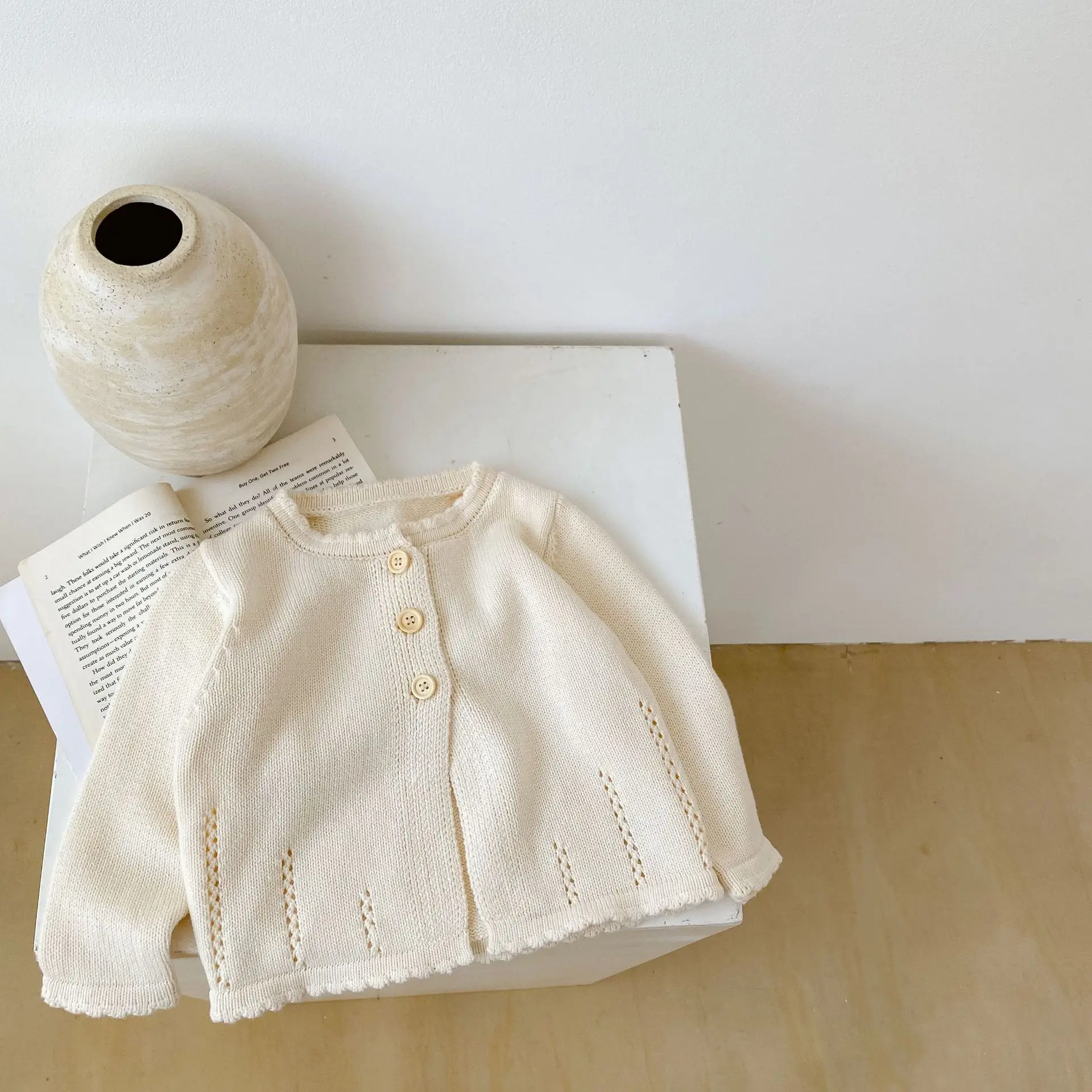 

Autumn baby girl 0-3 years old sweet Baita cardigan cotton yarn knitted sweater round neck jacket
