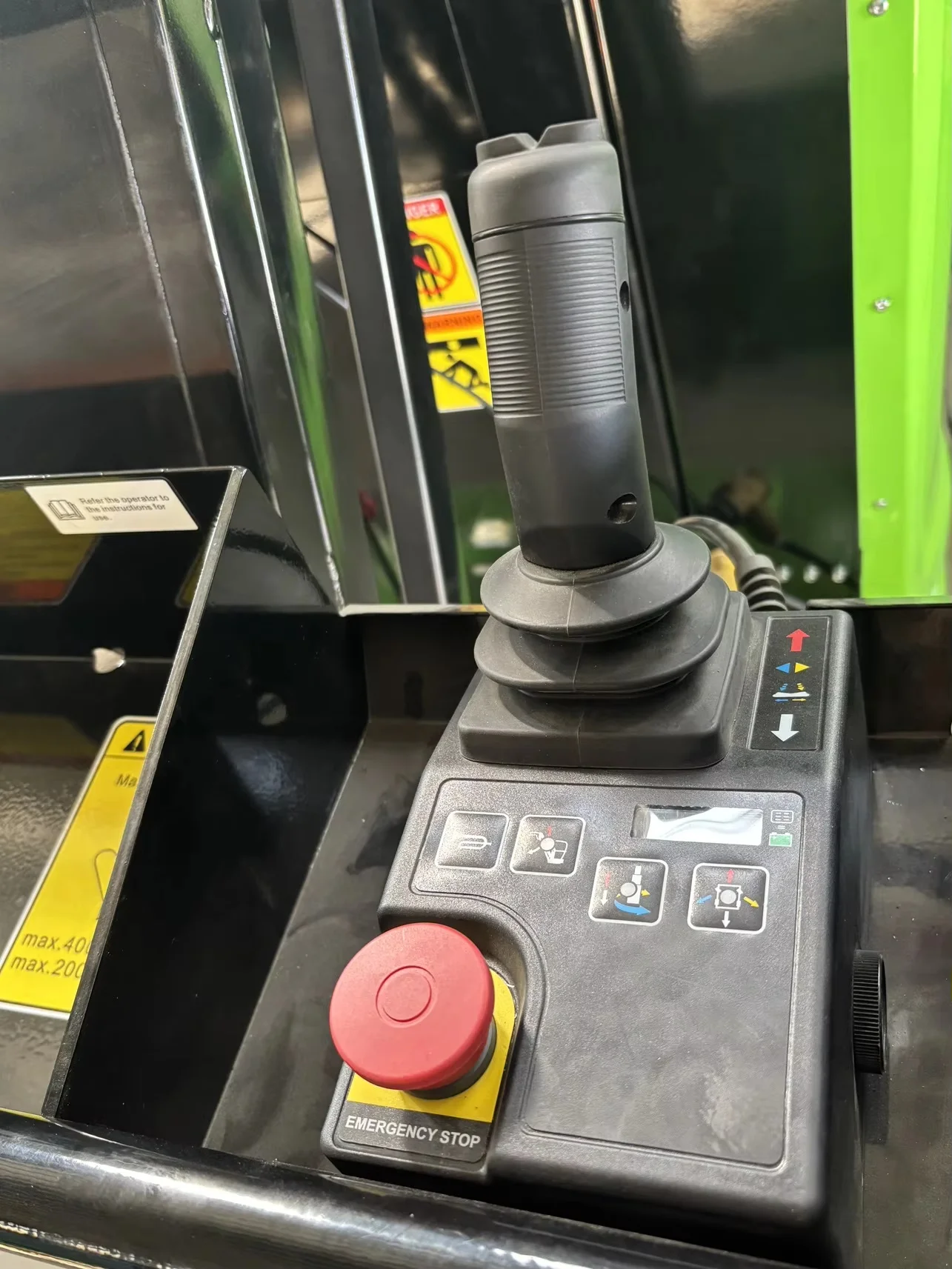 Customizable 200KG self-propelled scissor lift New small aerial work platform