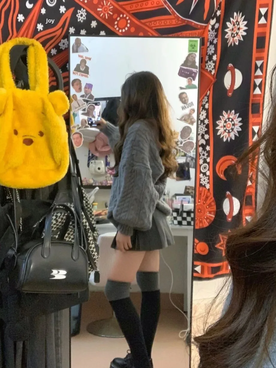 

Loose ey V-Ne Knitwear And ort Skirt Set Korean Sle Layering Autumn Winter New Arrival Casual Faion Women's Outfit