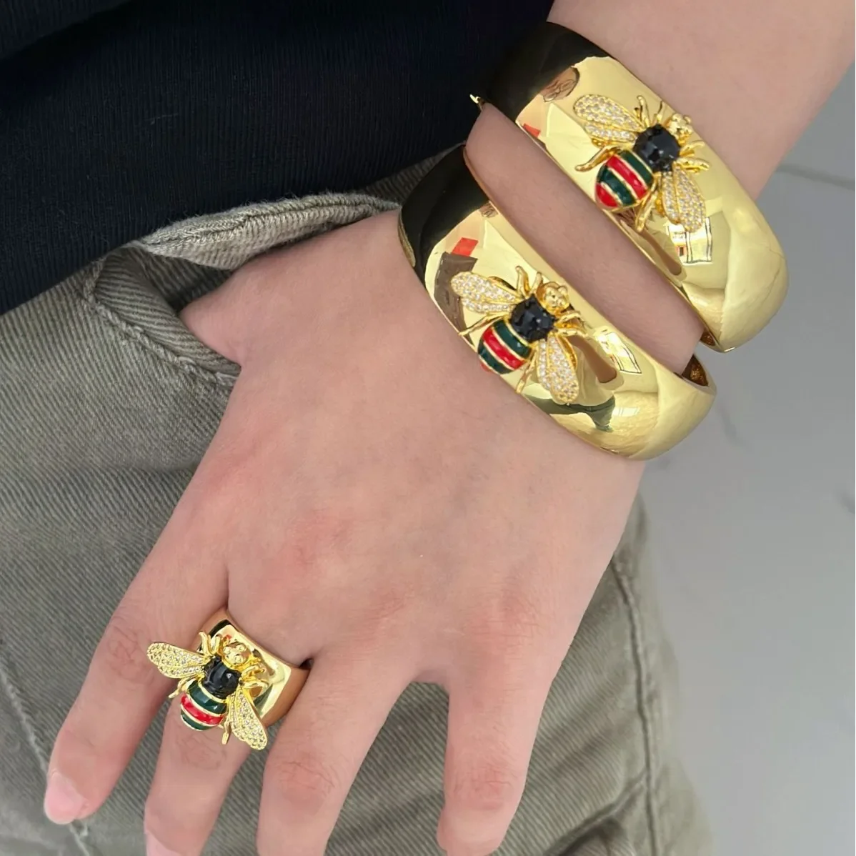 

European and American New Retro Fashion Little Bee Bangle Ring Set