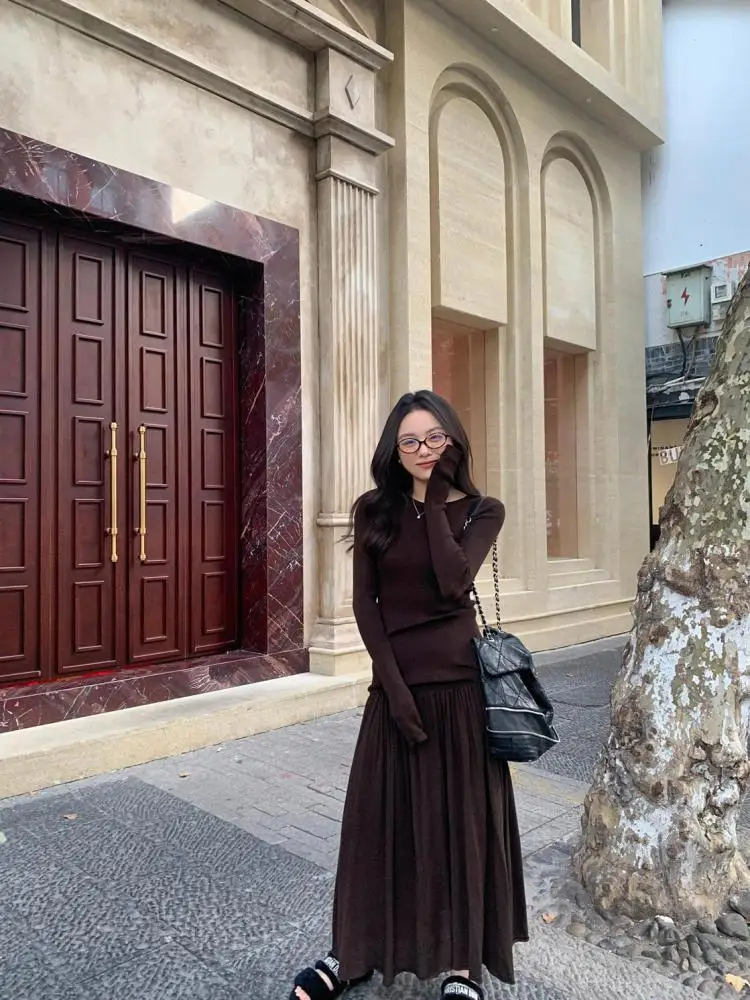

Korean Fashion Women Autumn Winter New Brown O Neck Pullover Knitted Sweater Top And High Waist Pleated Long Skirt Two Piece Set