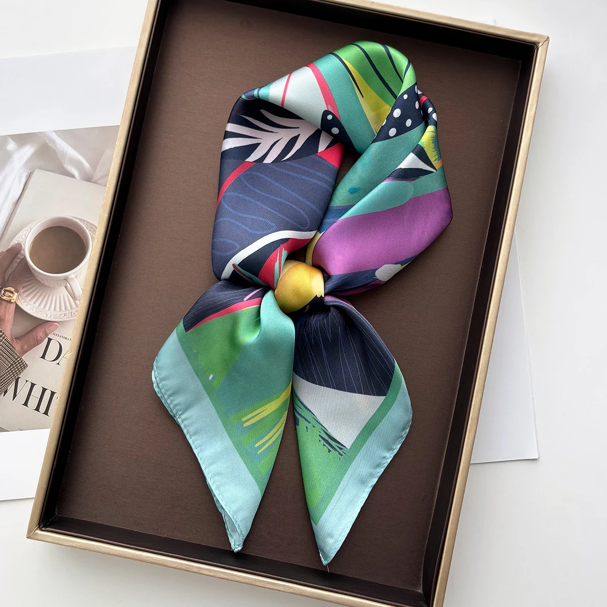 Luxuriöses Design Quadratischer Schal für Damen Blumendruck Saisonale Dekorative Halstuch Hijab Foulard Stirnband Bandana Schals – Detail 2