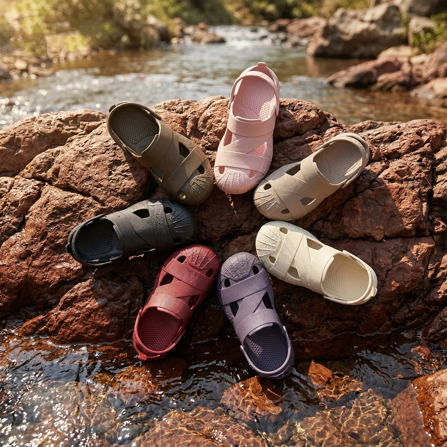 

Women's Beige Rubber Closed - Toe Sandals Adjustable Rear Strap Perforated Upper Non - Slip Sole Waterproof Casual Outdoor Shoes