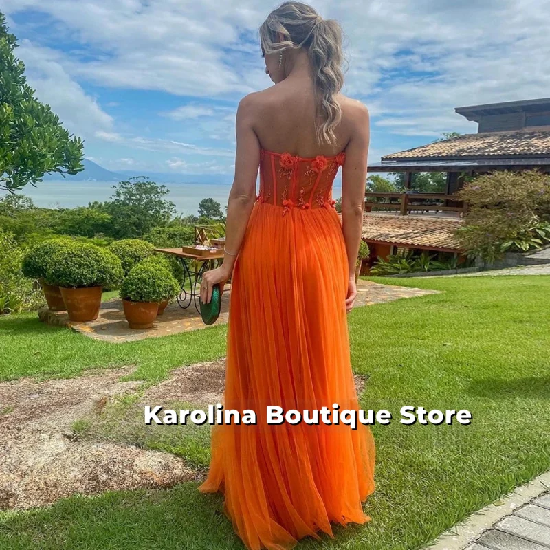 Elegante orange trägerlose ärmellose Abendkleider Spitze bodenlanges Brautjungfernkleid Maßgeschneiderte Tüll-Abschlussballkleider mit Blumen