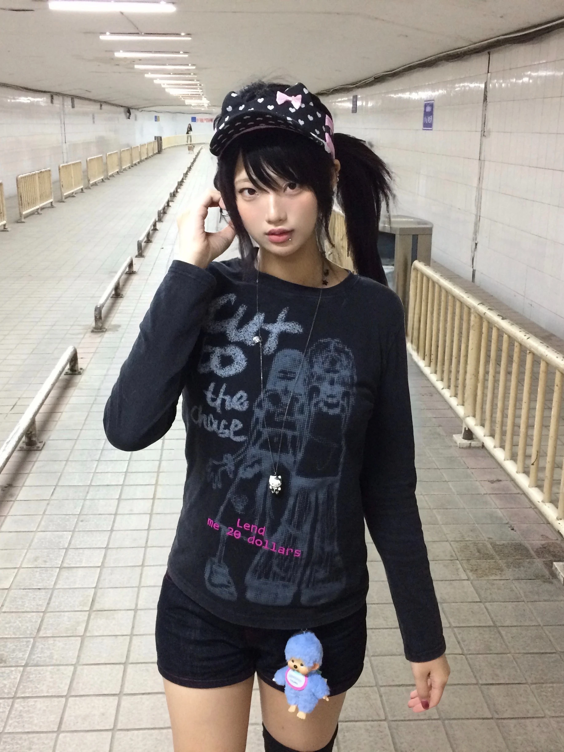 Karrram Japanisches Y2k Anime-Print-T-Shirt im Trashy-Stil der 2000er Jahre, langärmeliges schwarzes Oberteil, Vintage Harajuku Streetwear, amerikanischer Retro-Look – Detail 7