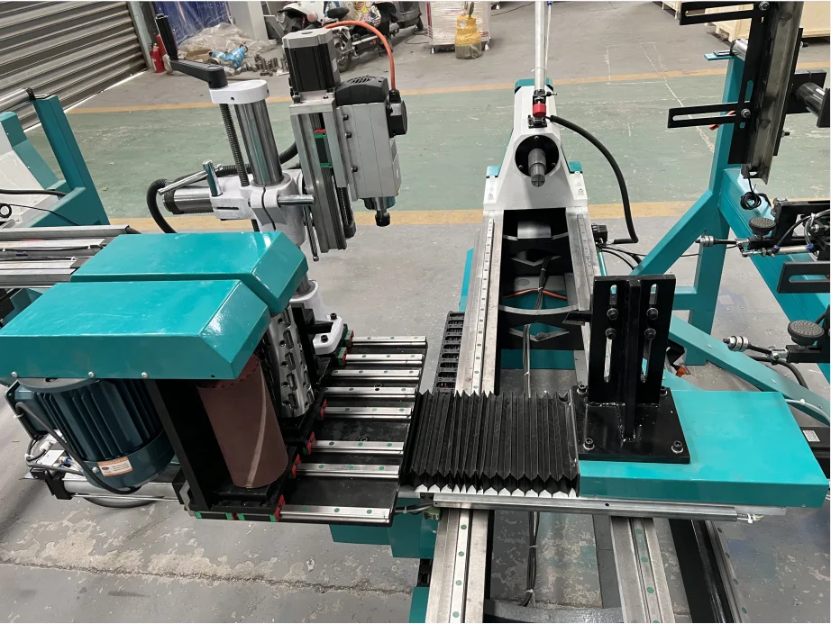 مخرطة خشب CNC متعددة الوظائف مع آلة مخرطة عمل الخشب بنظام التحميل الأوتوماتيكي