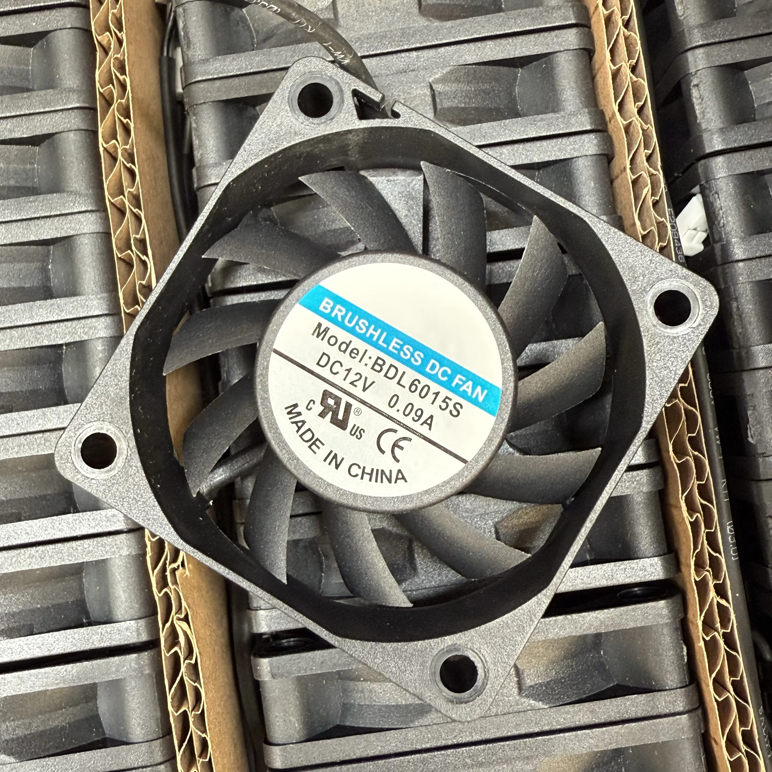 

BDL6015S DC 12V 0.09A 60x60x15mm Server Cooling Fan