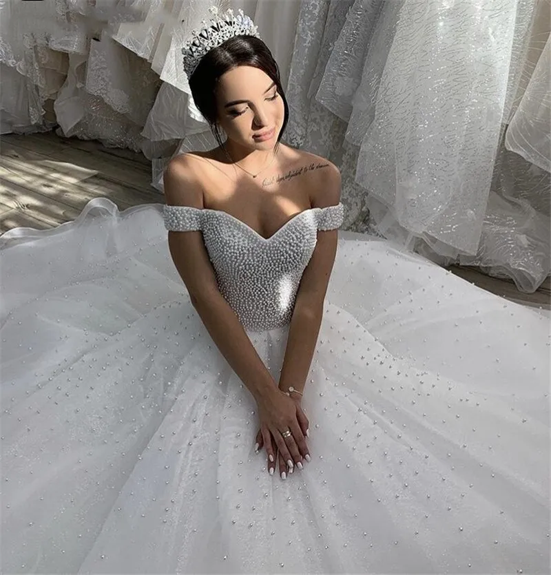 

Customized Ball Gown Wedding Dresses Women Pearls V-Neck Off Shoulder Bridal Gowns Court Train Vestido De Noiva Robe Mariage