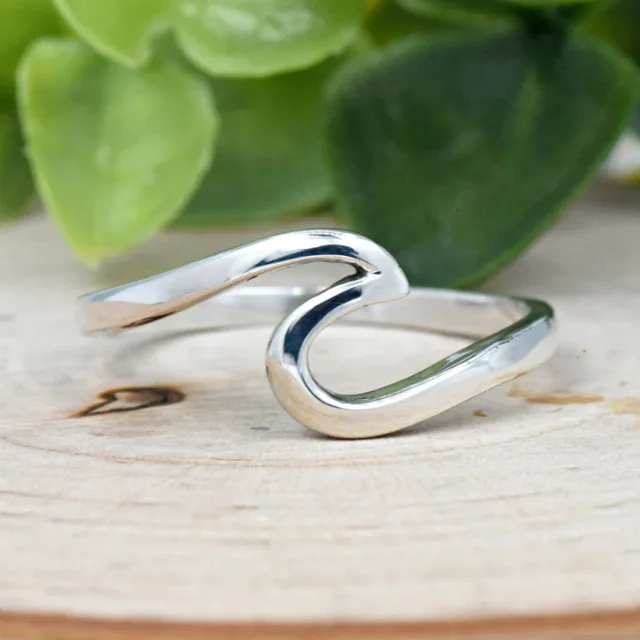 Anillo ondulado de acero inoxidable para mujer - Boho Chic
