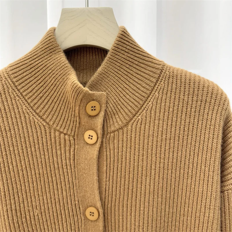 เสื้อคาร์ดิแกนสำหรับผู้หญิง ฤดูหนาว 2025 รุ่นใหม่ ผ้าถักยืดหยุ่น คอตั้ง แขนยาว เสื้อท็อปผสมขนสัตว์ เสื้อสเวตเตอร์ผู้หญิงสไตล์ y2k เสื้อโค้ทผู้หญิง