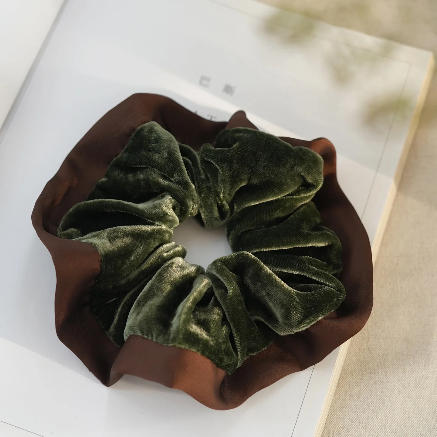 elasticos-de-cabelo-de-veludo-para-mulheres-na-cor-matcha-coffee-estilo-retro-alta-elasticidade-adequados-para-todos-os-tipos-de-cabelo-uso-diario
