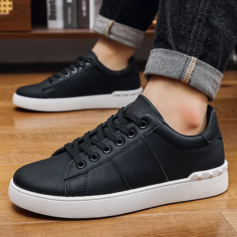 2026 Spring High-Quality Men's Casual Football Shoes Luxury Flat Board Shoes for Men New Brand Men's Footwear