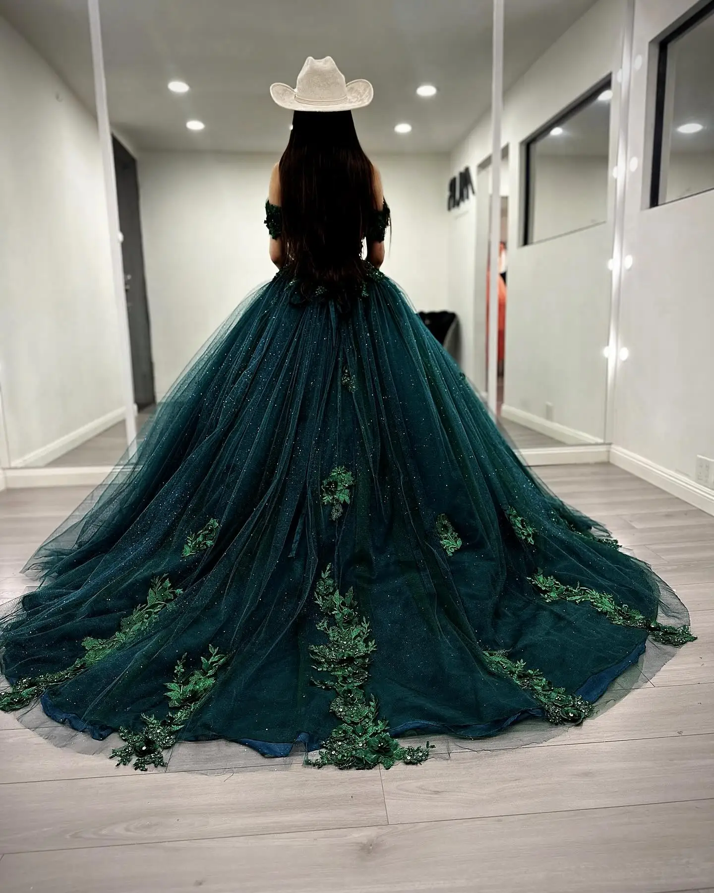 Dark Green Sparkly Sequined Quinceanera Dresses Long for Women 2025 Off the Shoulder Lace Appliques Flowers Prom Dresses