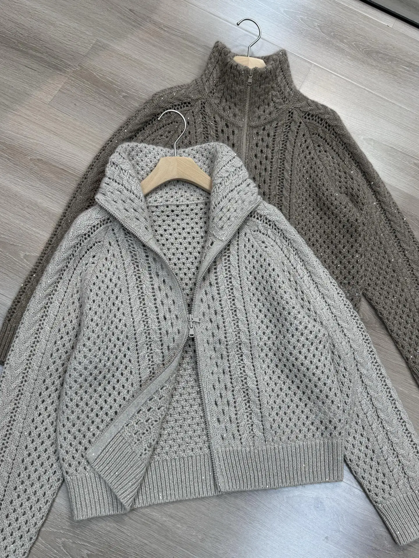 Women'S Autumn/Winter 2026 Vintage-Style Cashmere Cardigan – Cut-Out Cable Knit With Shimmering Metallic Thread And Sequins