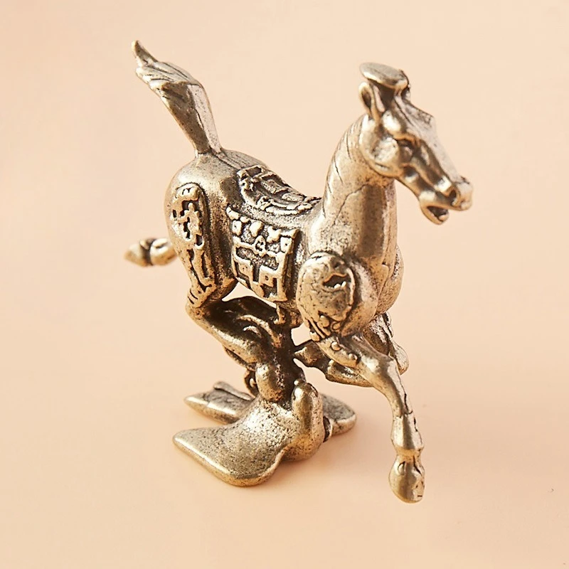 1PC Brass Galloping Horse Stepping On Flying Swallow Figurine Home Tea Pet Decoration Creative Copper Office Desk Craft Ornament
