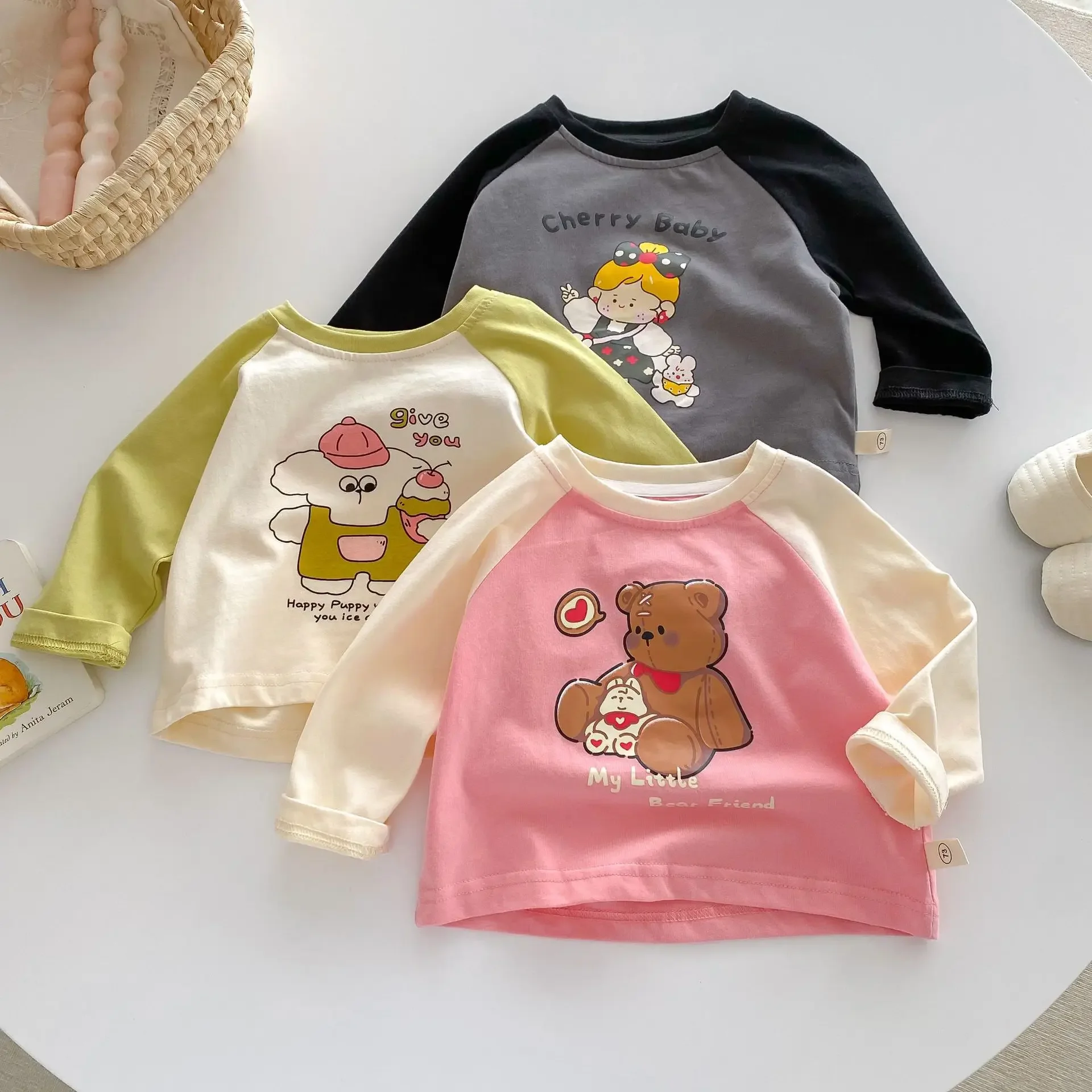 Girls cartoon bottoming shirt 0-5 years old autumn Korean children's clothing baby t-shirt cute color matching 2024