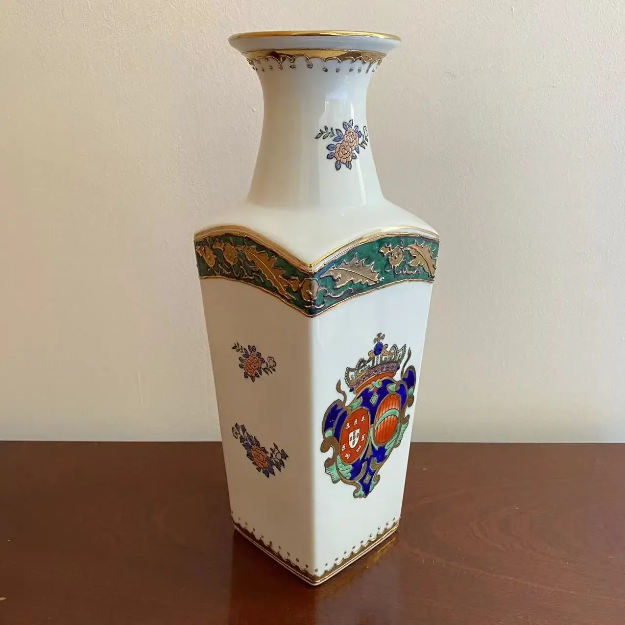 ZH  Hand-painted Enamel Round Mouth Square Vase Gold-trimmed Floral Vintage Porcelain Vase Decorative Porcelain