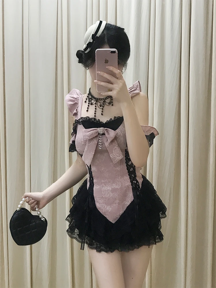 ชุดเซ็ตสองชิ้น เสื้อท่อนบนผ้าลูกไม้ซีทรูแต่งขอบลูกไม้ พร้อมกระโปรงบานผ้าลูกไม้  แฟชั่นฤดูร้อน 2025 สไตล์เซ็กซี่บริสุทธิ์