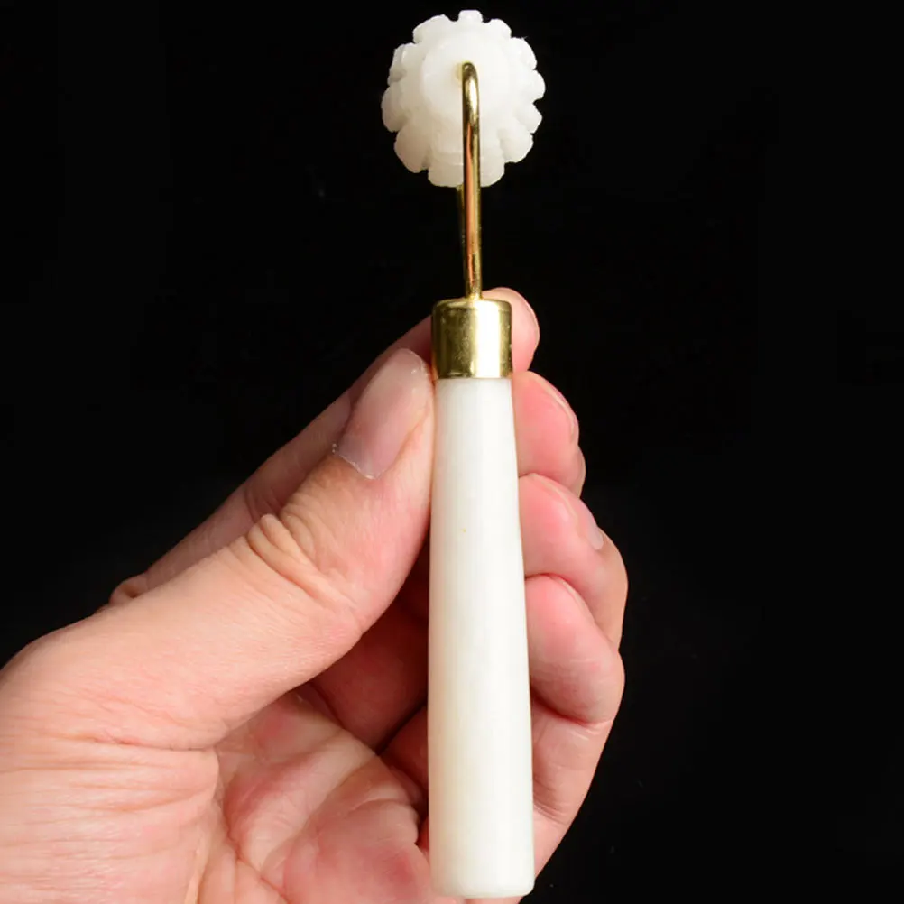 ลูกกลิ้งหยกนวดหน้า 1 ชิ้น ด้ามจับโลหะตามหลักสรีรศาสตร์ พกพาสะดวก เครื่องมือกระชับผิวหน้า เครื่องนวดหน้า